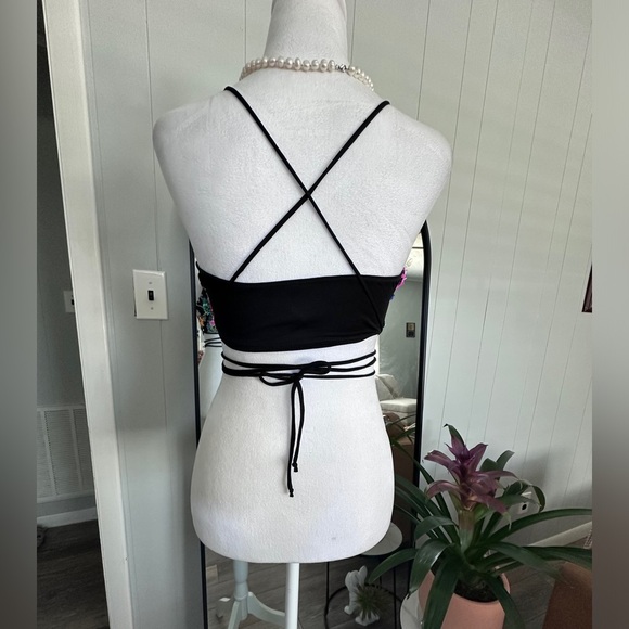 🏖️ never worn Gorgeous colorful sequins floral halter top with excellent. - Picture 5 of 6